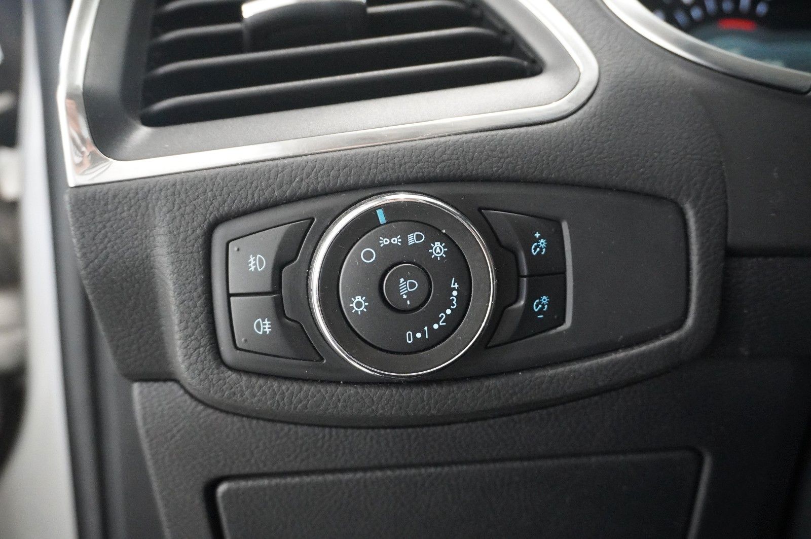 Fahrzeugabbildung Ford S-Max 2.0D TITANIUM NAVI/SHZ/KAMERA/SPORT/AHK