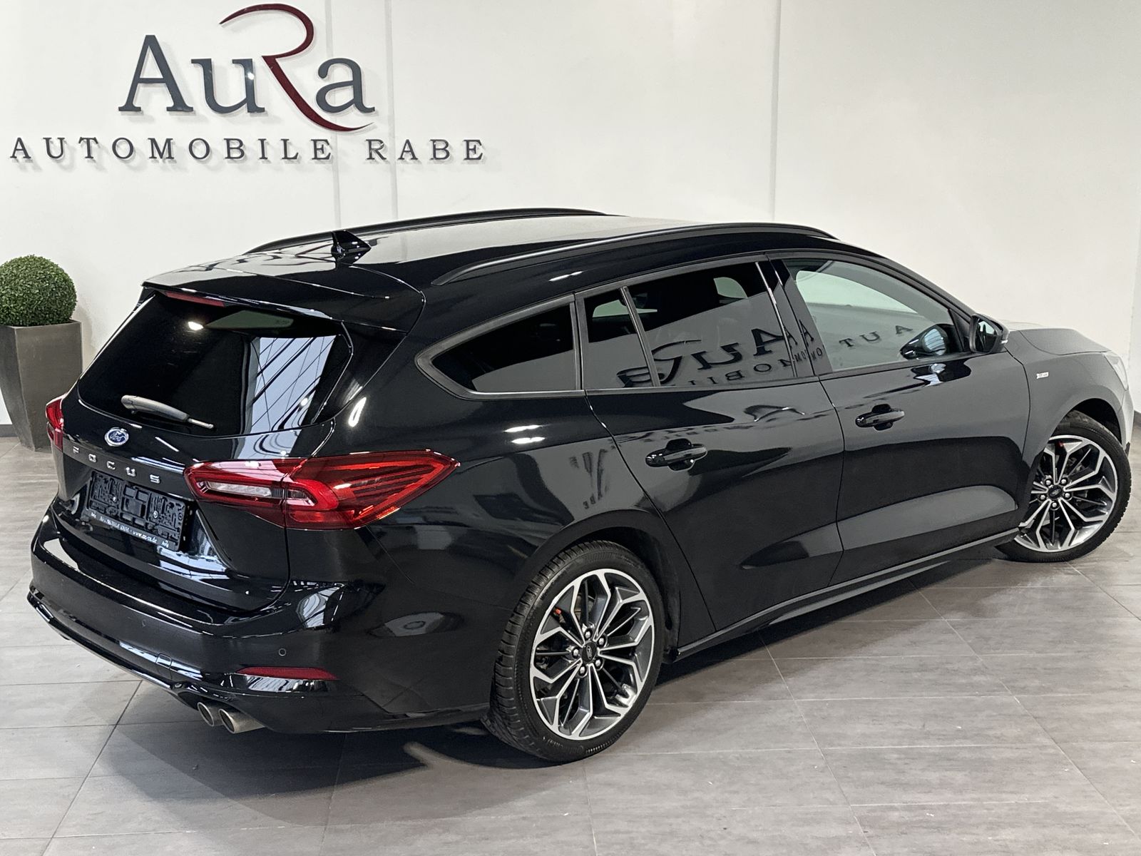 Fahrzeugabbildung Ford Focus Turnier 1.5 EB ST-Line X NAV+LED+VC+AHK+AC