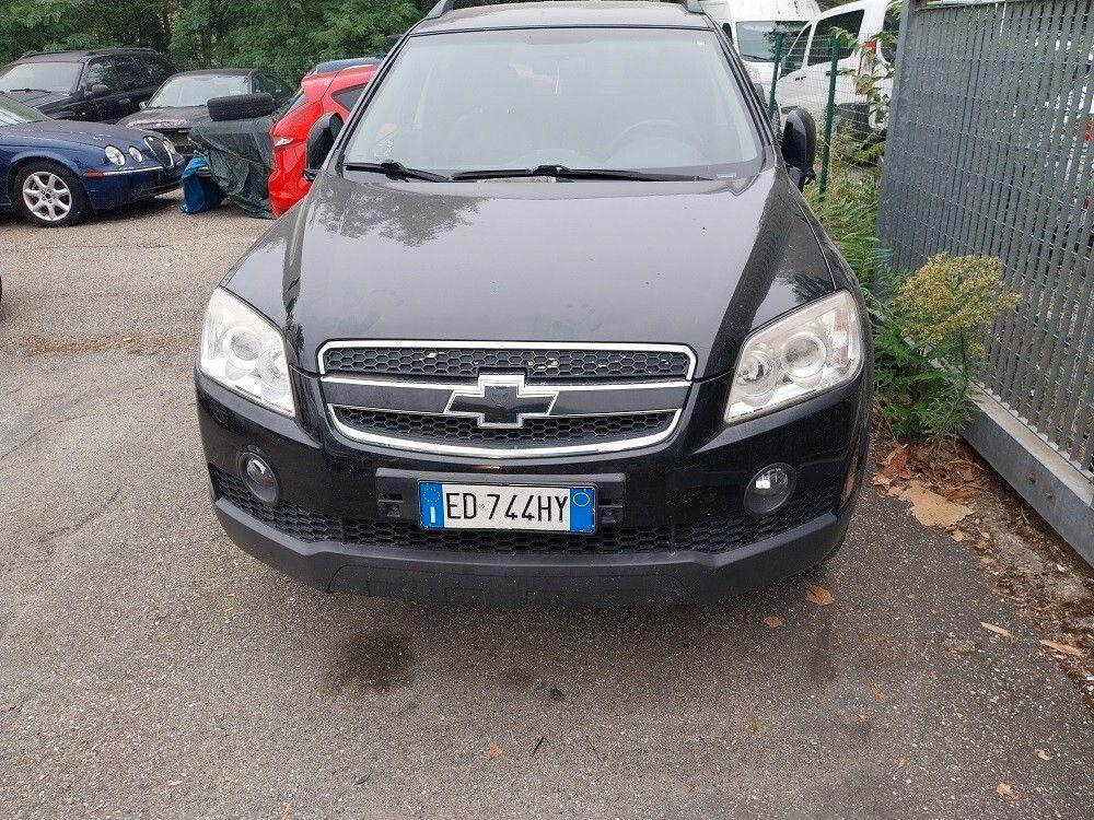 Chevrolet Captiva 2010 — interior