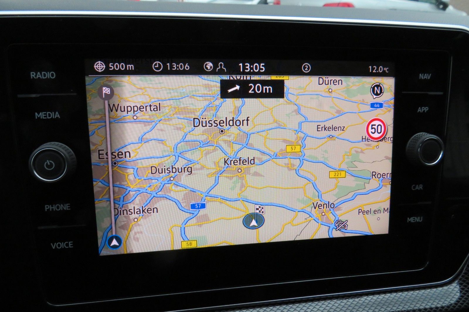 Fahrzeugabbildung Volkswagen T-CROSS DSG GOAL AHK PDC NAVI ASSISTENT-PA. 1.HD