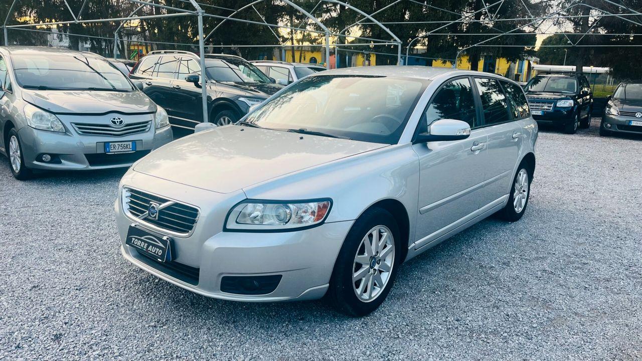 VOLVO V50 1.8 16V 125CH FLEXI-FUEL MOMENTUM
