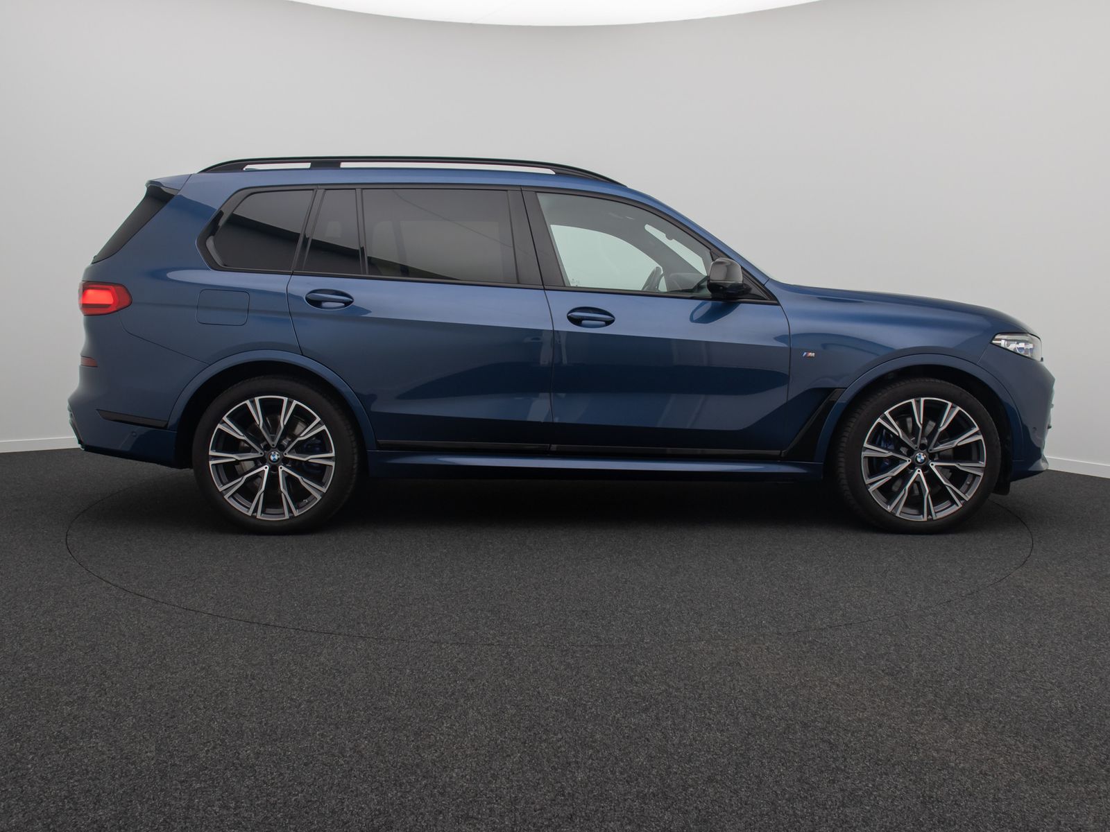 Fahrzeugabbildung BMW X7 M50i  Massage 360°B&W Laser DAB SkyLounge 22"