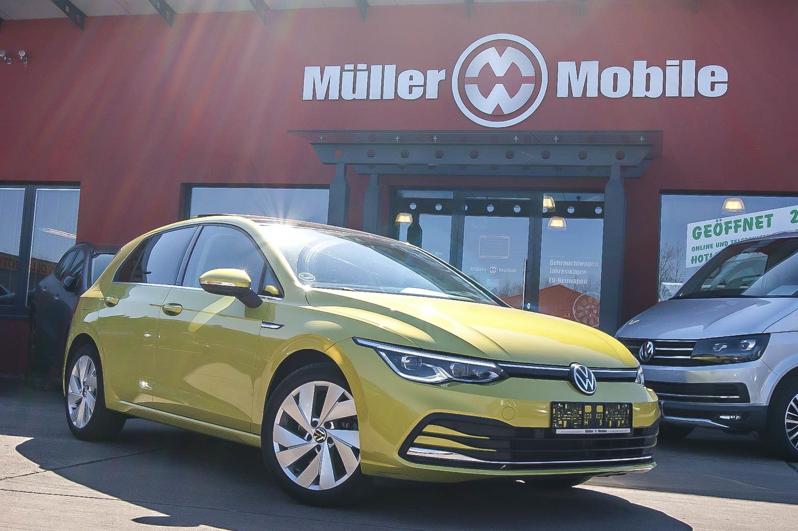 Fahrzeugabbildung Volkswagen Golf VIII 1.5eTSI DSG First Edition MATRIX ANHZV