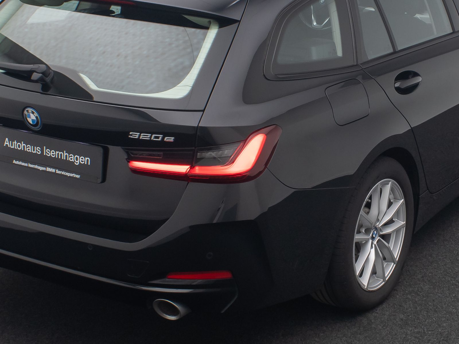 Fahrzeugabbildung BMW 320e  DAB CockPitPlus PDC WidscreenDisplay LED