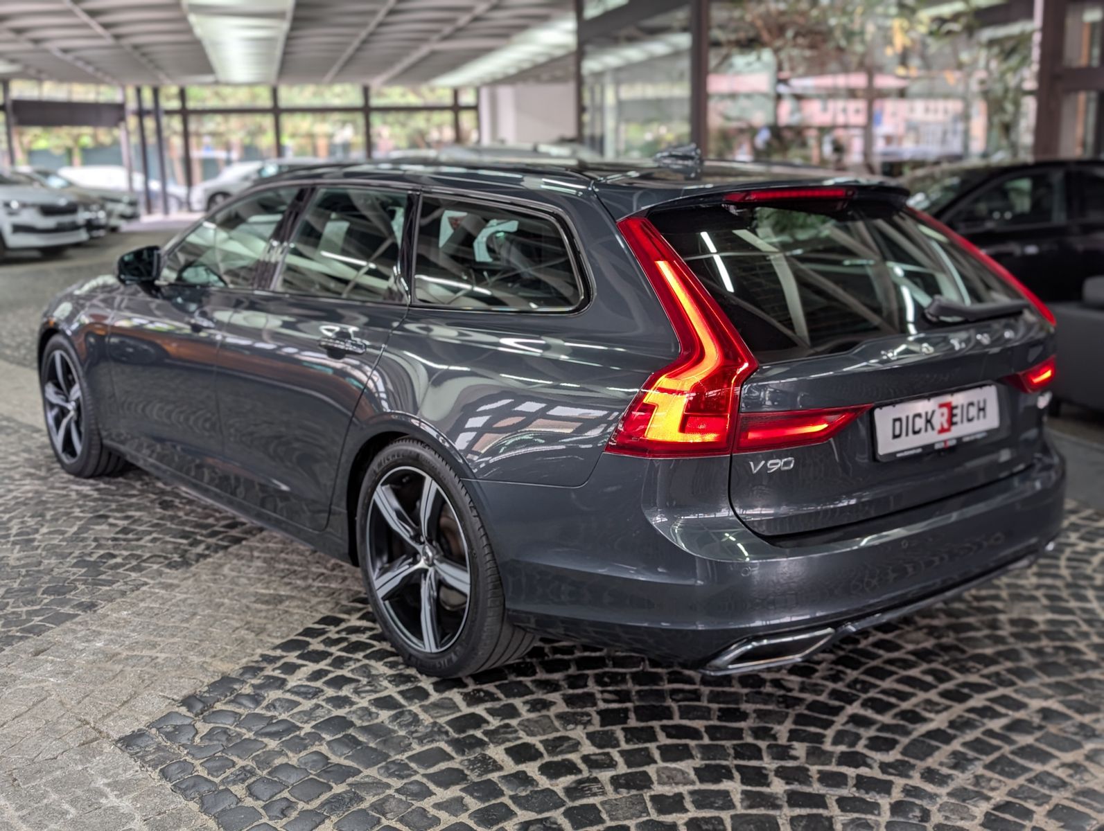 Fahrzeugabbildung Volvo V90 R Design VIRT MEMO KAM SHZ LEDER LED APP 19"