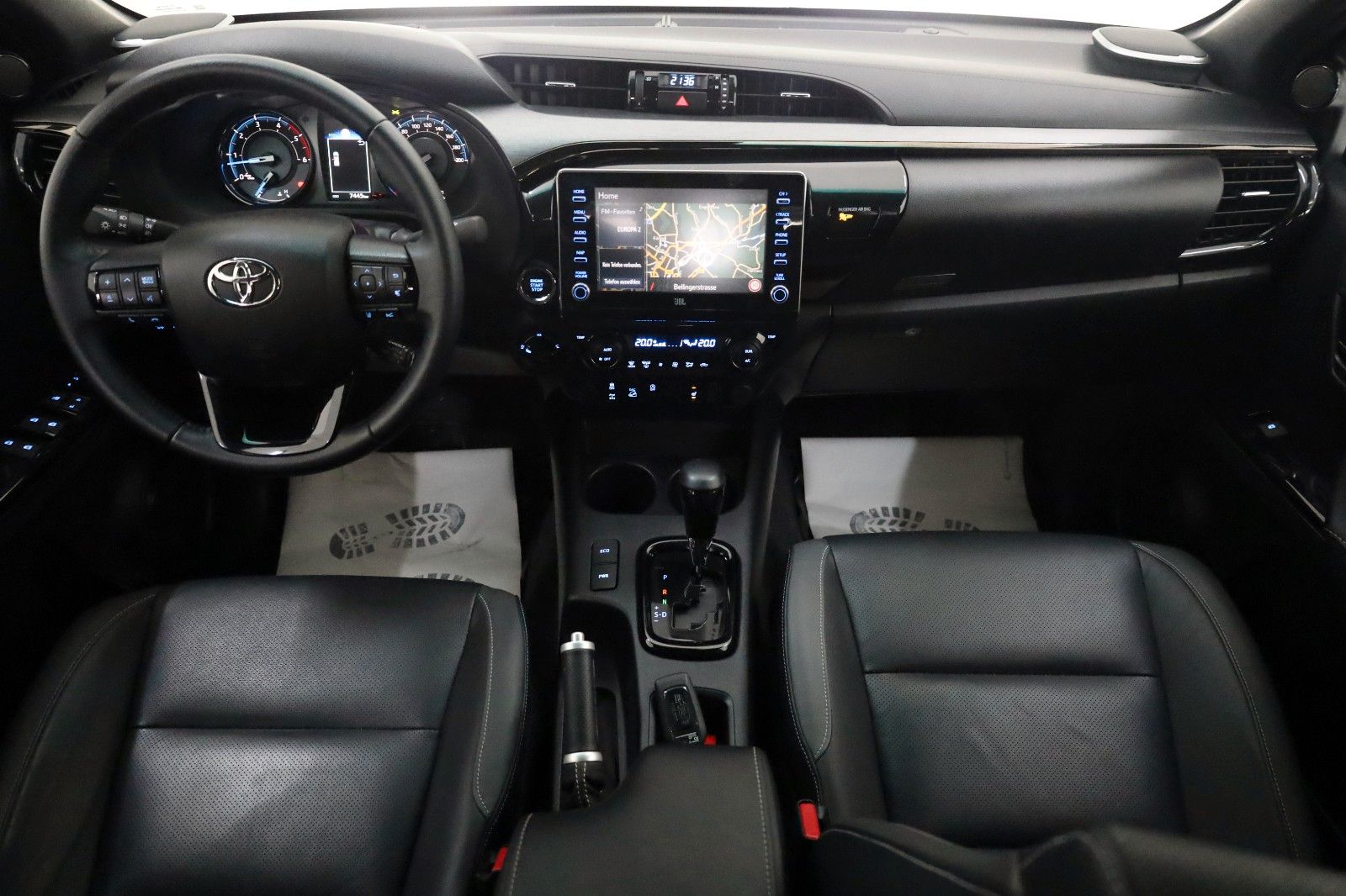 Fahrzeugabbildung Toyota Hilux 2.8 D-4D Invincible,DOKA,ACC,Leder,Nav,AHK