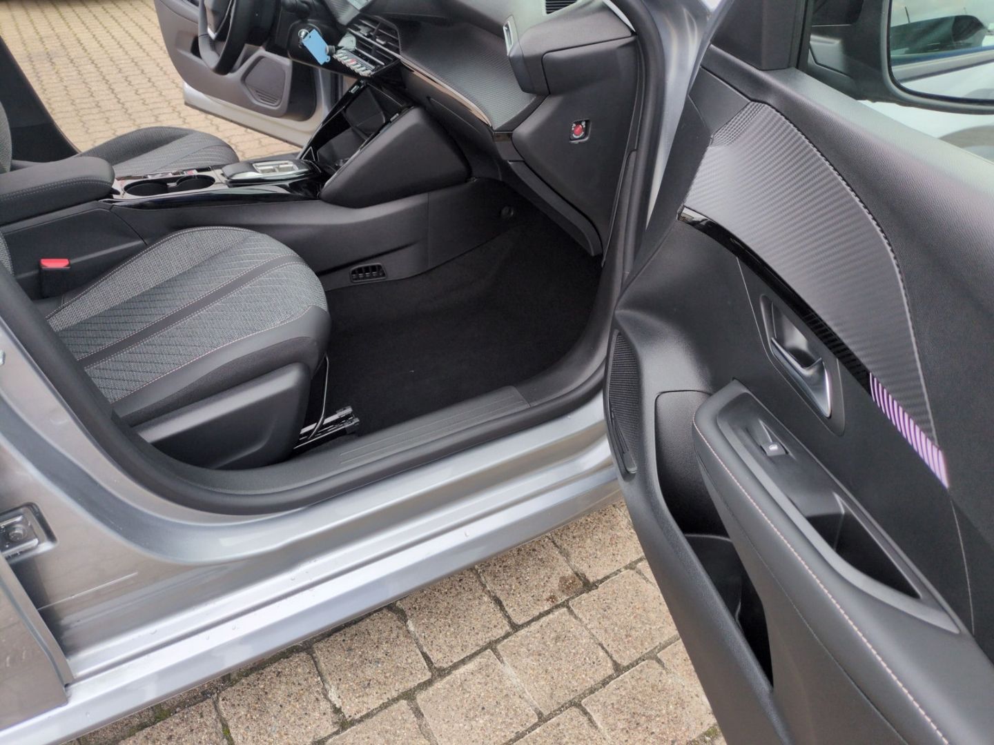 Peugeot 208 - Bild 25