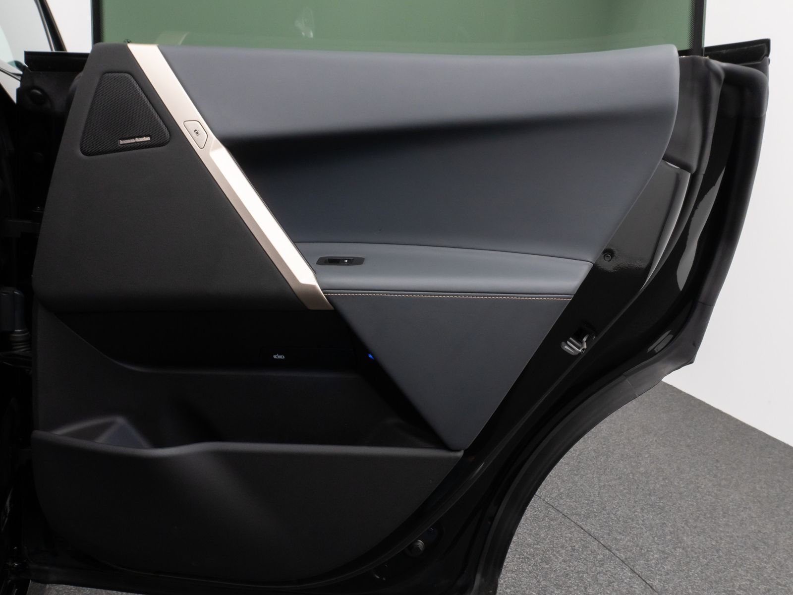 Fahrzeugabbildung BMW iX xD40 Sport SkyLounge 360°Laser DAB H/K 22Zoll