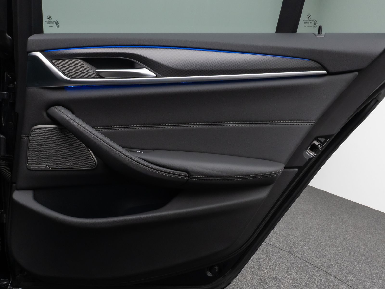 Fahrzeugabbildung BMW 520d xD M Sport Panorama Kamera HUD DAB H/K AHK