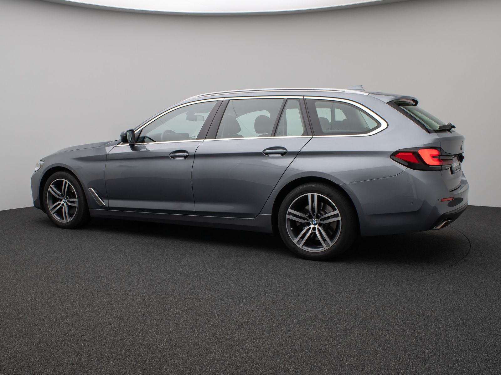 Fahrzeugabbildung BMW 520d Kamera HiFi HUD DAB WLAN Komfort Alarm AHK
