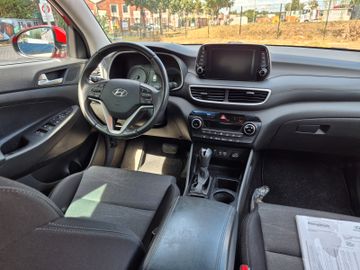 Hyundai TUCSON - 11