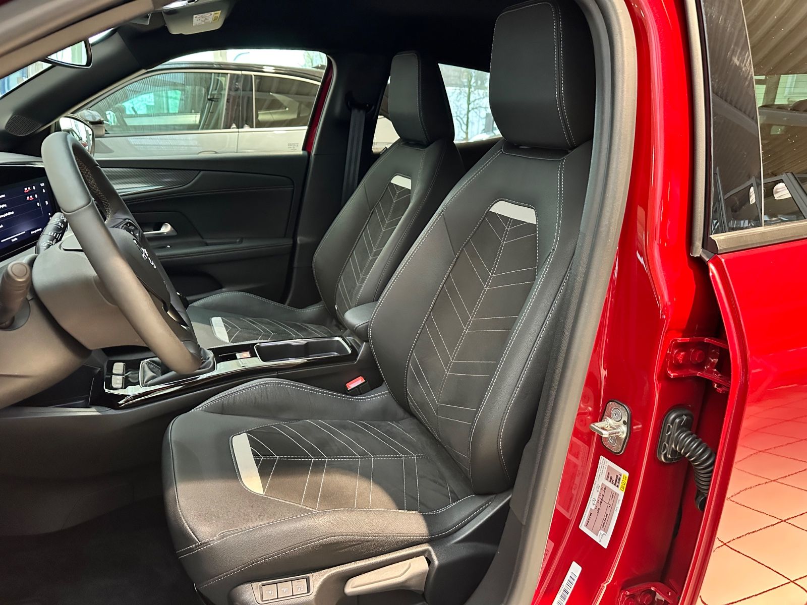 Fahrzeugabbildung Opel Mokka Ultimate 1.2T,Navi,Kamera,Sitzhz,Allw