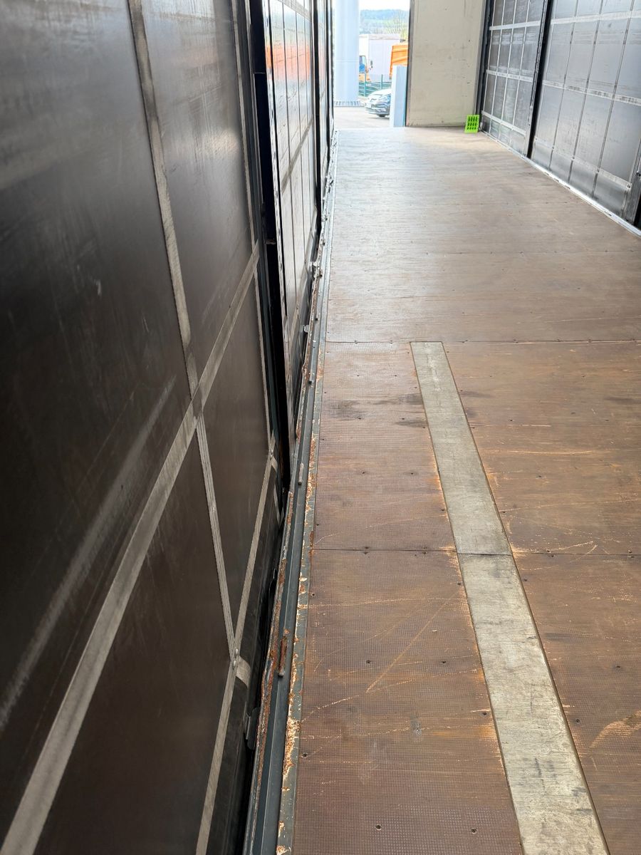 Fahrzeugabbildung Berger SAPL 24 LTMN 1x lift SAF Hubdach Schiebeverdeck
