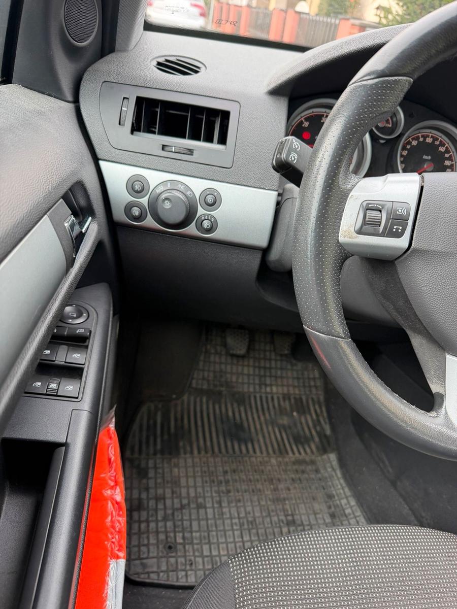 Opel Astra 2008 — photo 9