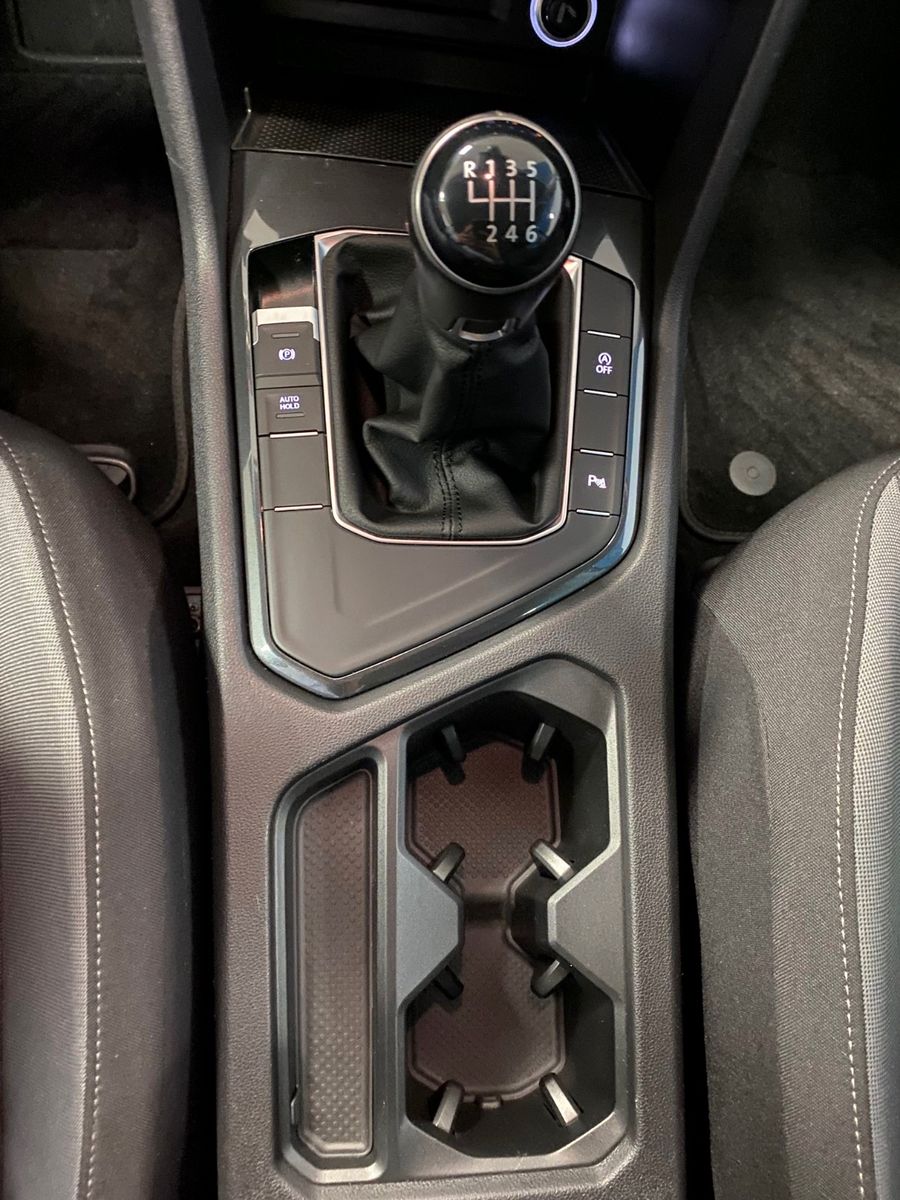 Fahrzeugabbildung Volkswagen Tiguan 1.5 TSI Comfortline+AHK+NAVIGATION+ACC+CD