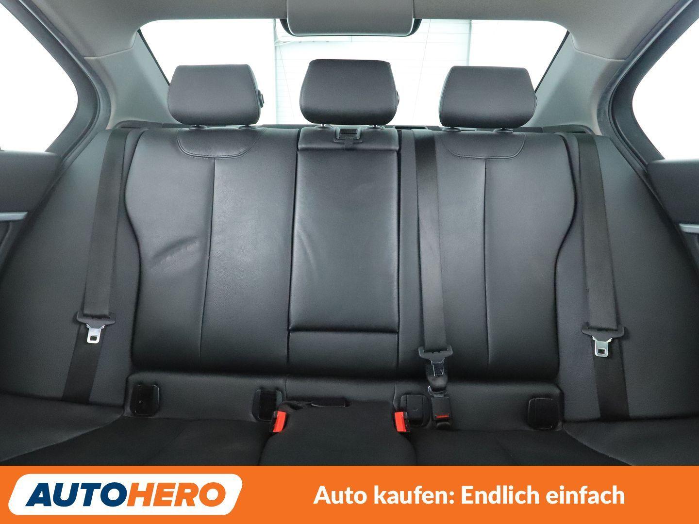 BMW 320i Luxury Line Aut.*NAVI*LED*TEMPO*PDC*SHZ*