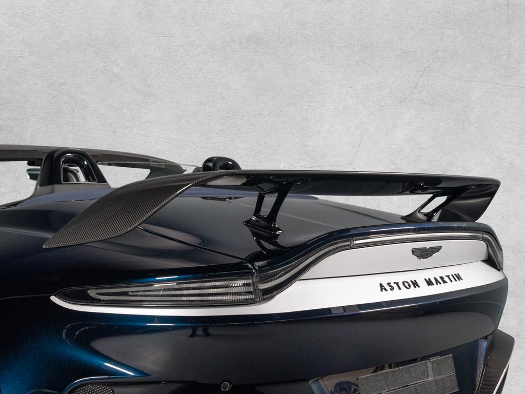 Aston Martin V12 Vantage