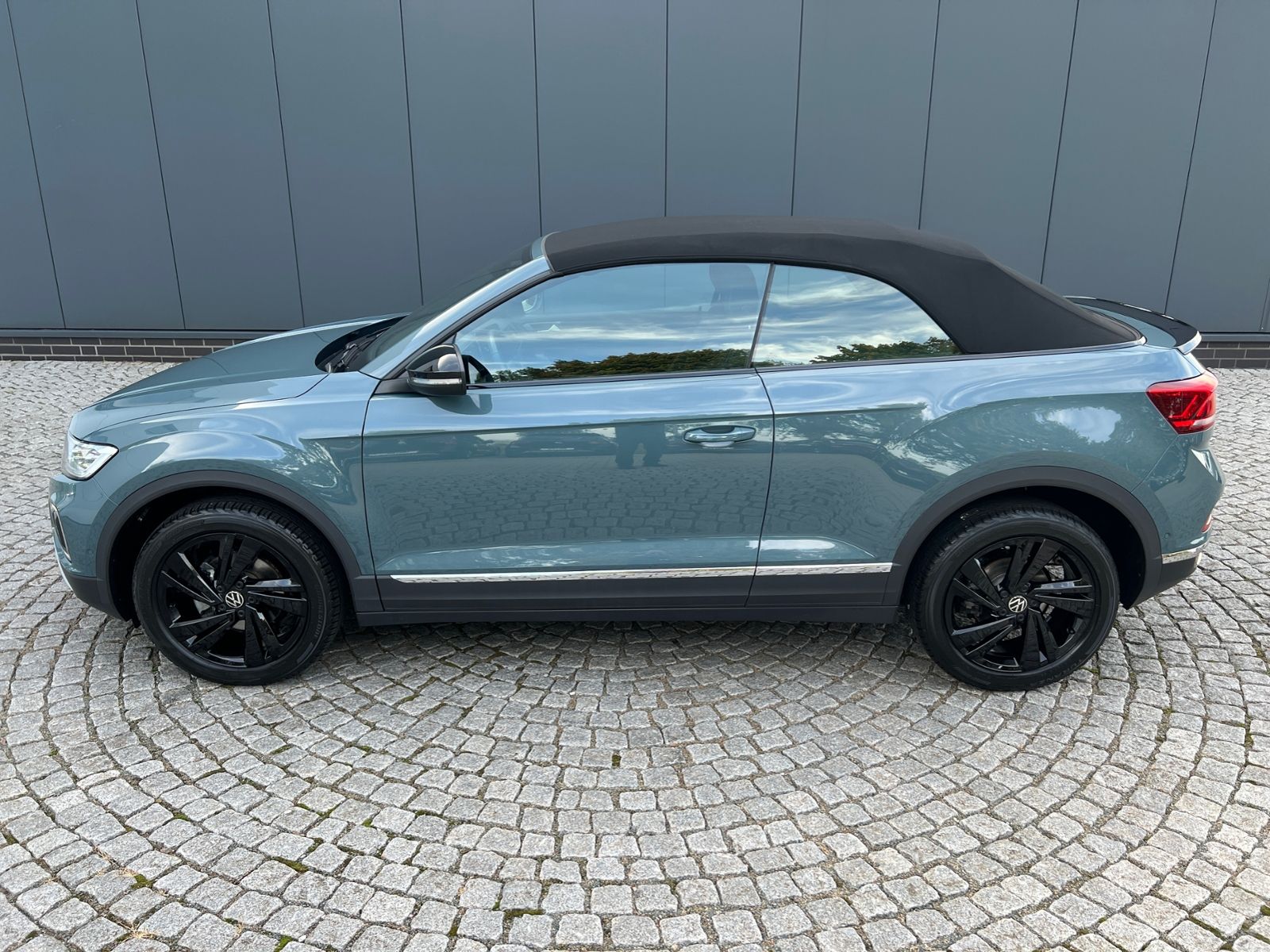 Fahrzeugabbildung Volkswagen T-Roc Cabriolet Style 1.5 TSI DSG *AHK, BlackSty