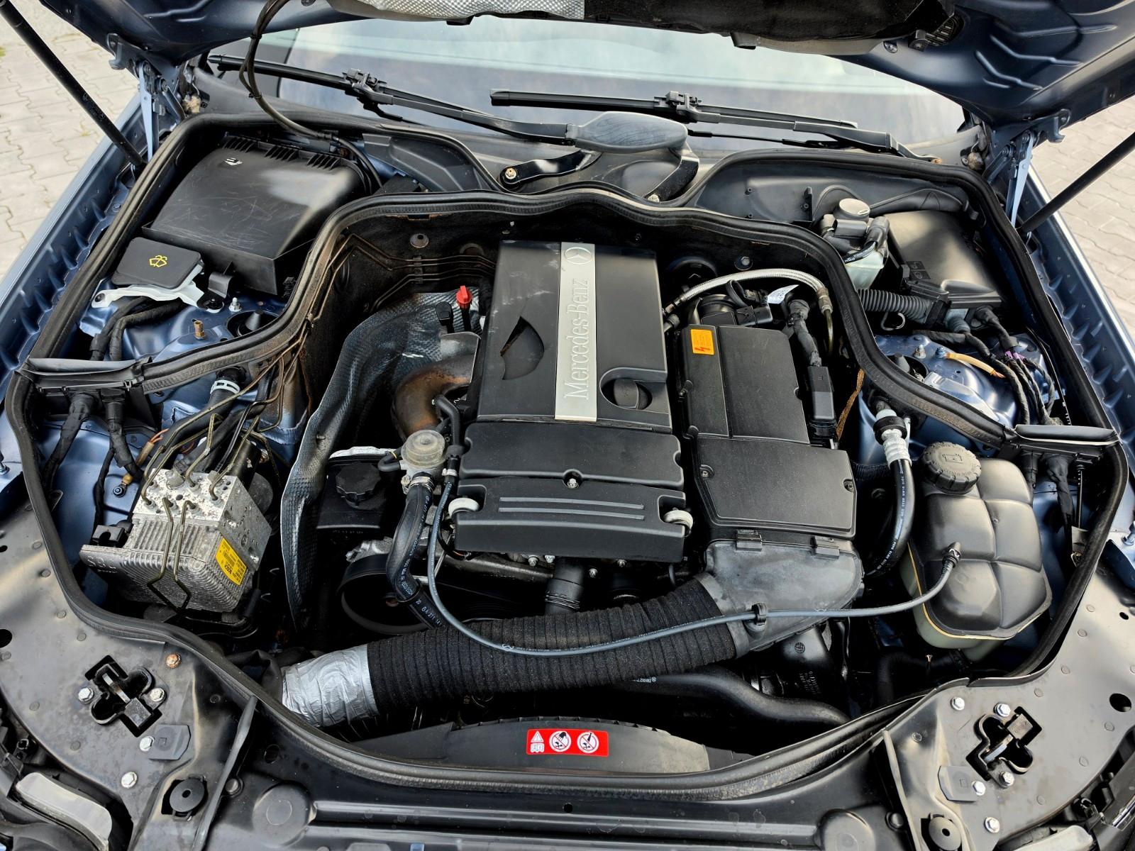Mercedes-Benz E200 2004 — photo 25