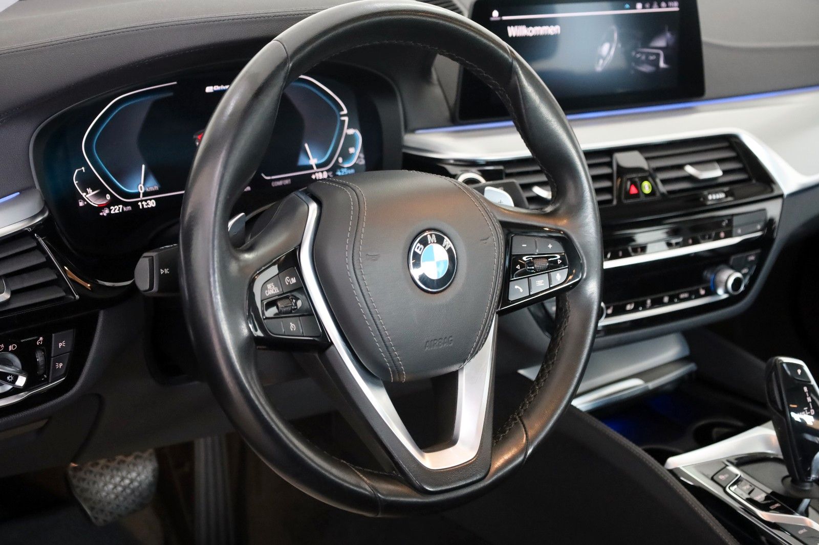 Fahrzeugabbildung BMW 530 e xDrive Luxury ,Leder,Navi,LED,Kamera,AHK e