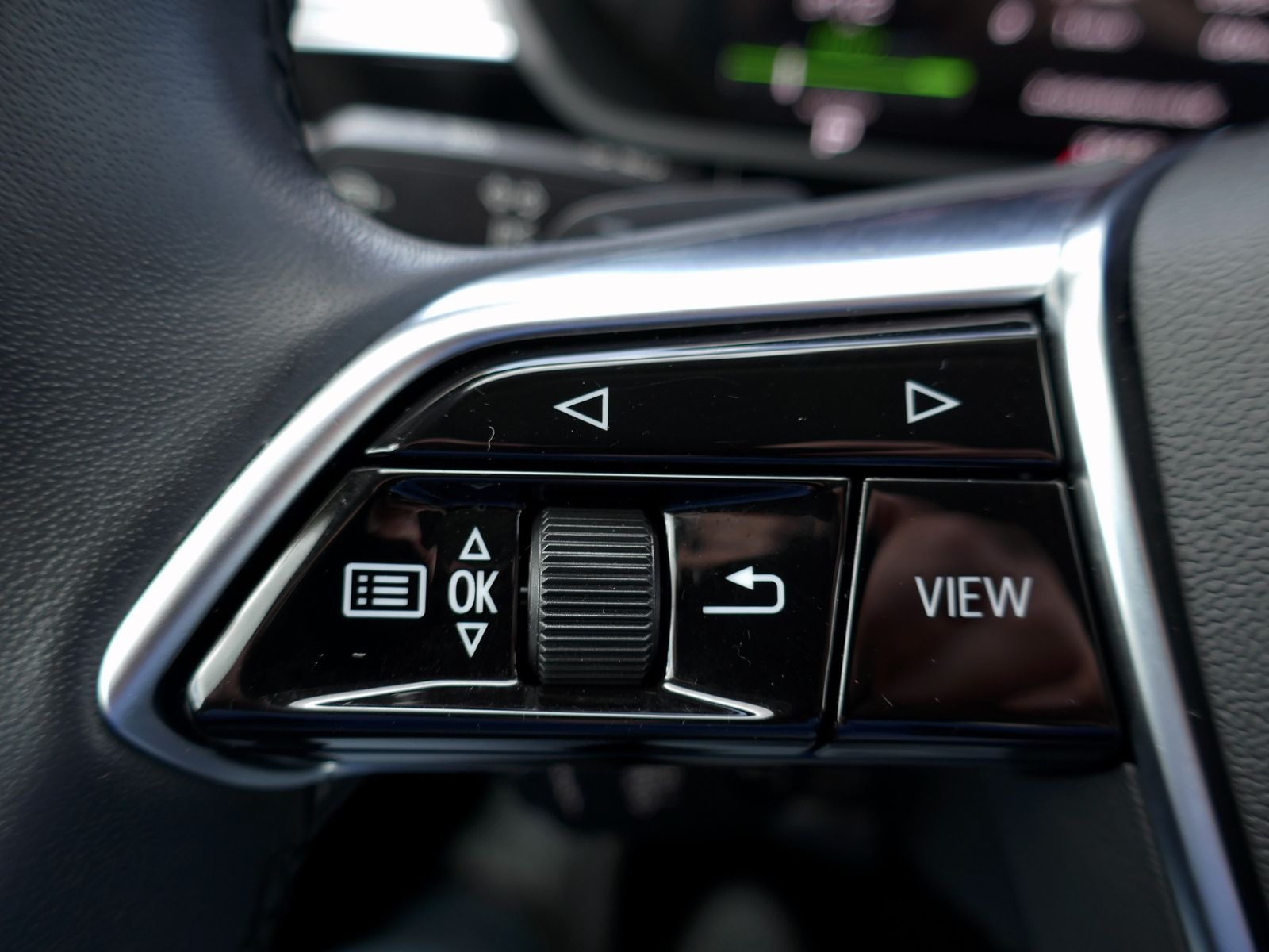 Fahrzeugabbildung Audi e-tron advanced 55 quattro 300kW | LED RFK CCS