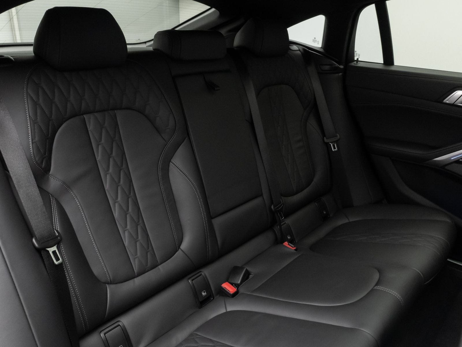 Fahrzeugabbildung BMW X6 xD40d M Sport Panorama 360°Laser HUD DAB H/K