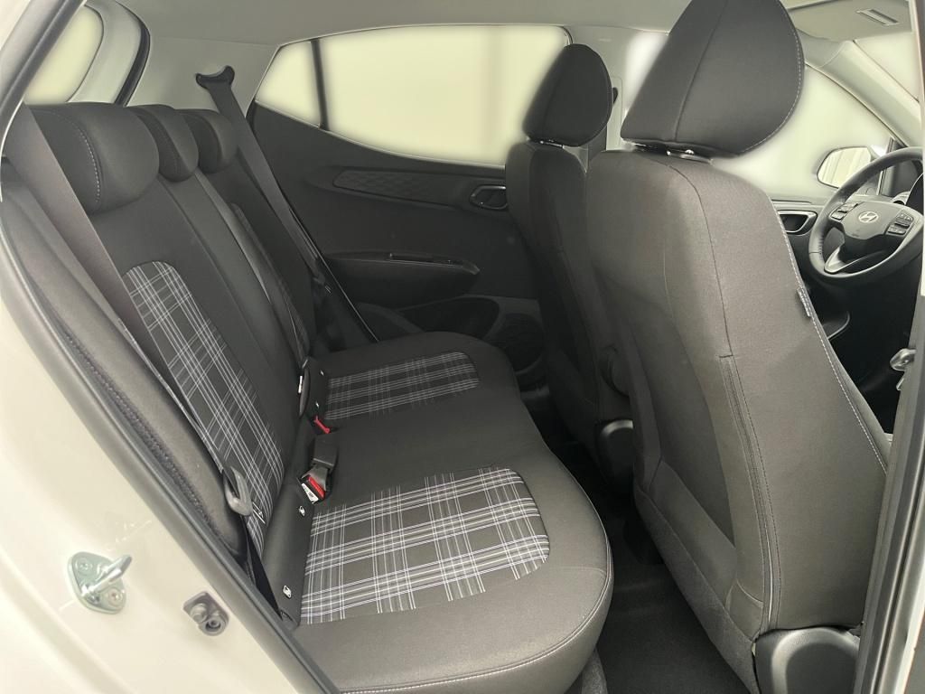 Fahrzeugabbildung Hyundai i10 1.2 Benzin M/T Prime KlimaA Navi SpurH PDC