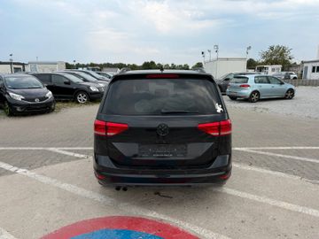 Volkswagen Touran - 5