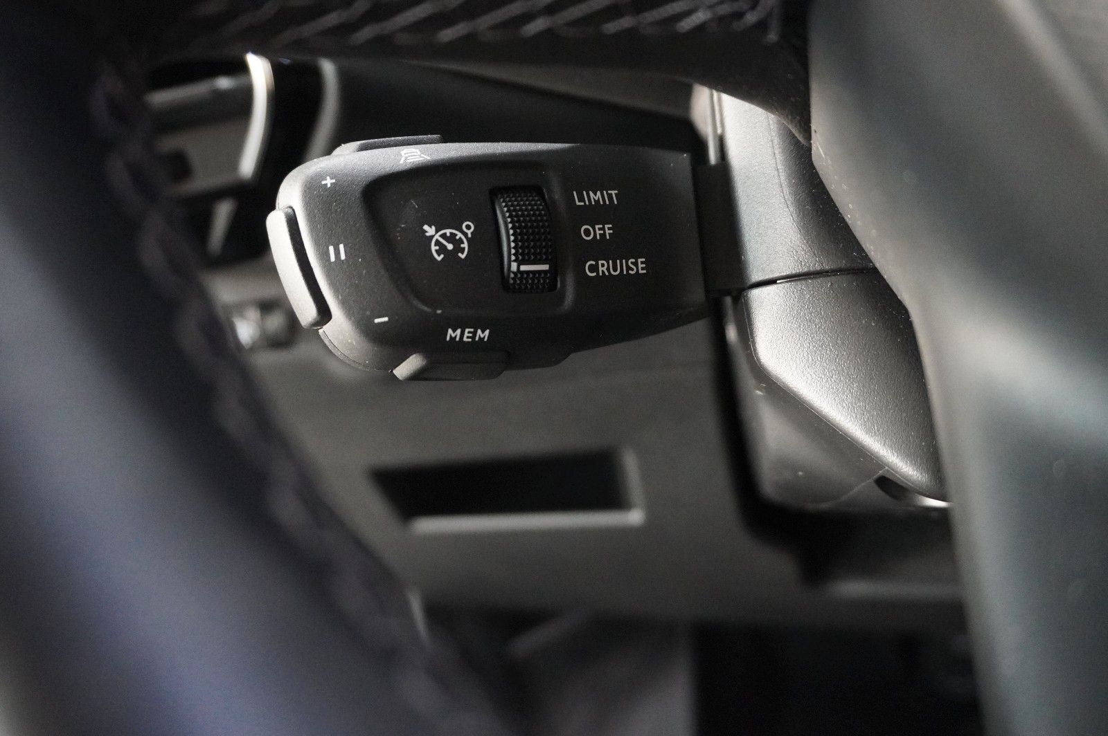 Fahrzeugabbildung DS Automobiles DS7 (Crossback) 1.5D BASTILLE+ NAVI/LED/360°/DAB