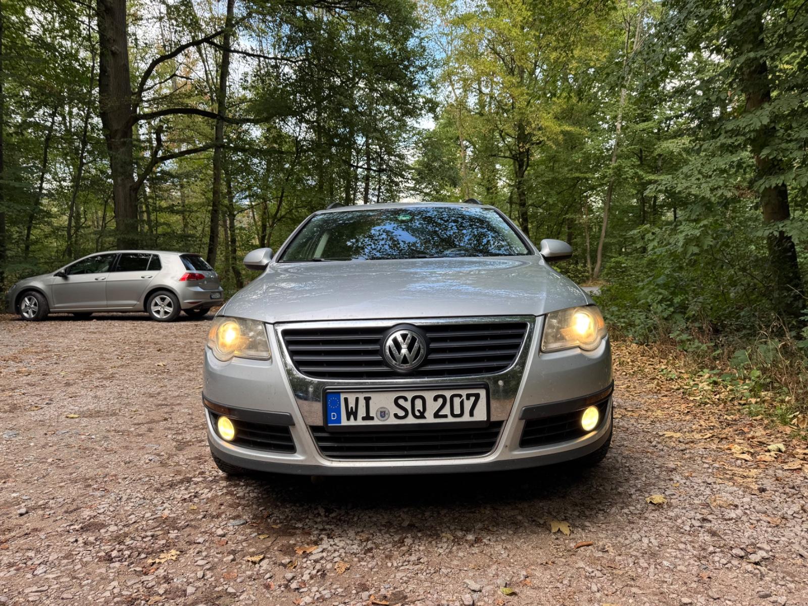Volkswagen Passat 2010 — rear view
