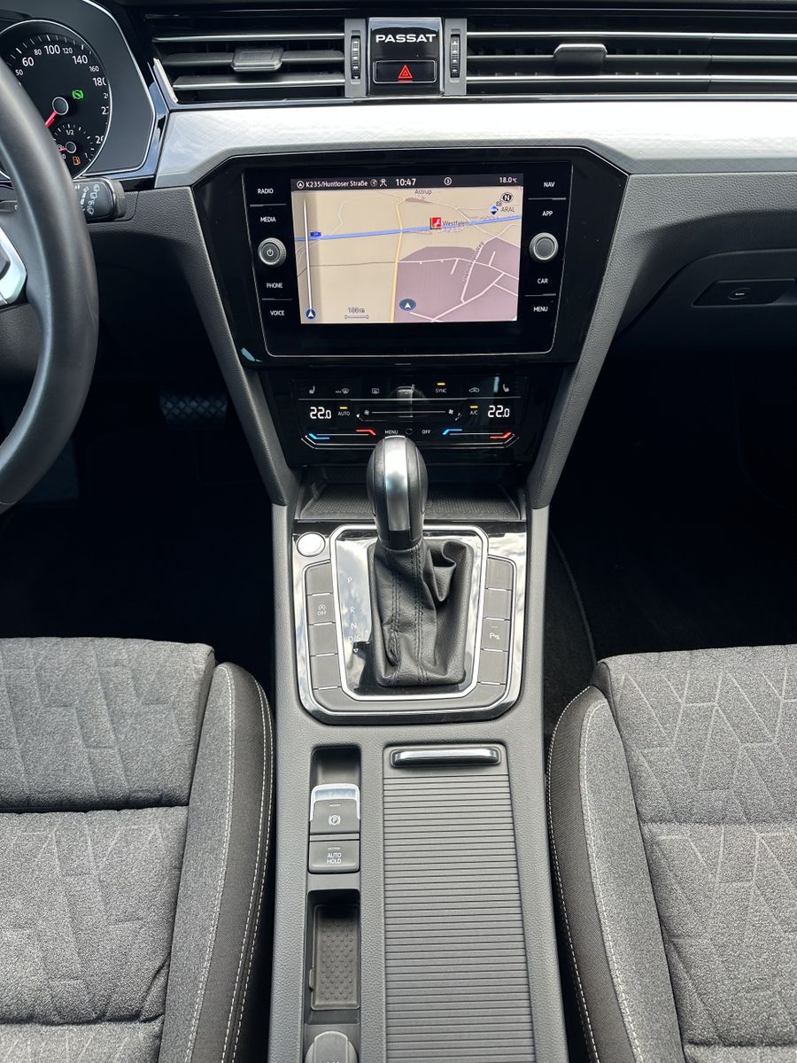 Fahrzeugabbildung Volkswagen Passat Variant 2.0 TDI DSG Business NAV+LED+ACC