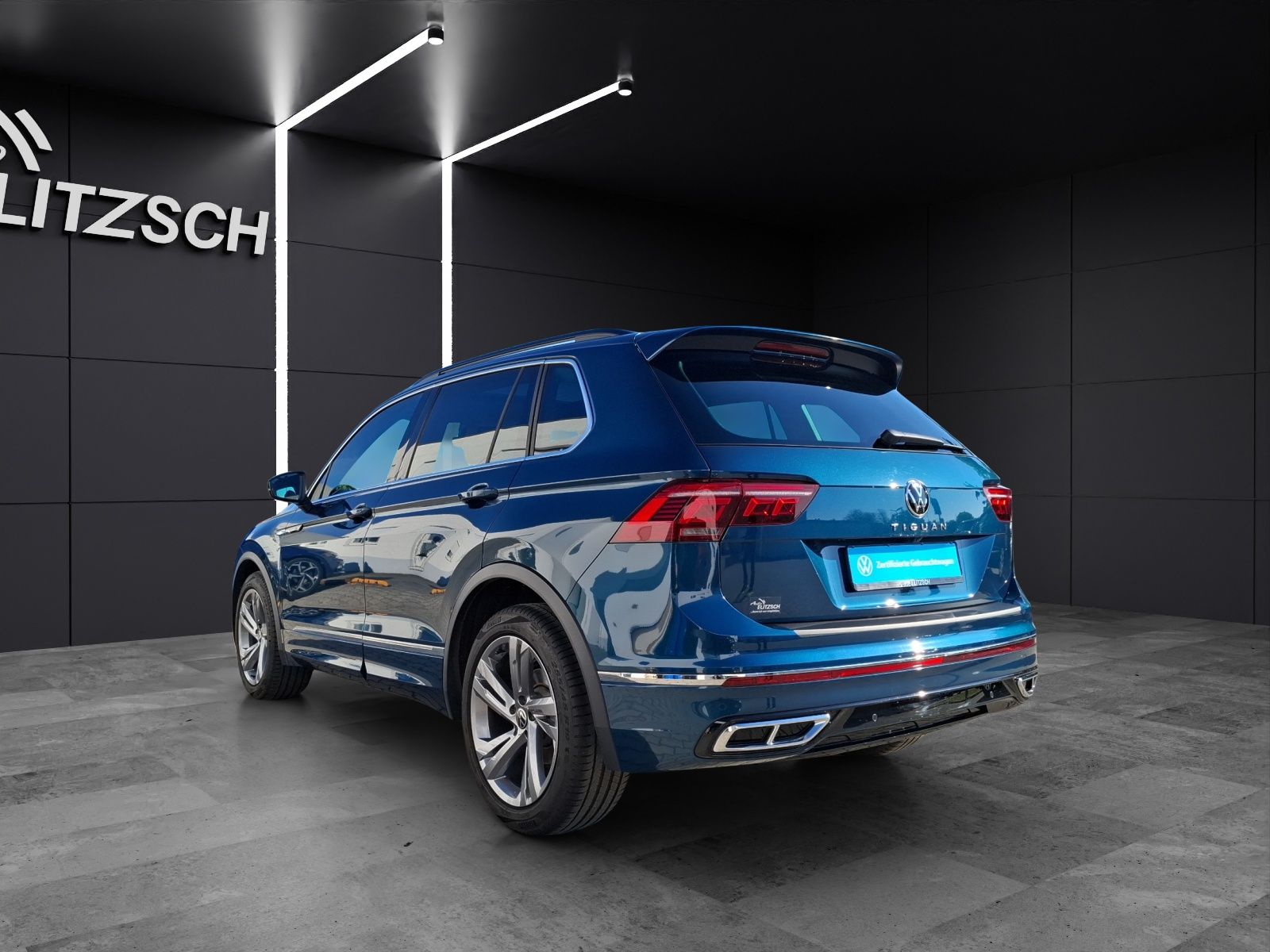 Fahrzeugabbildung Volkswagen Tiguan TSI R-line DSG Matrix Navi AID ACC 360° P