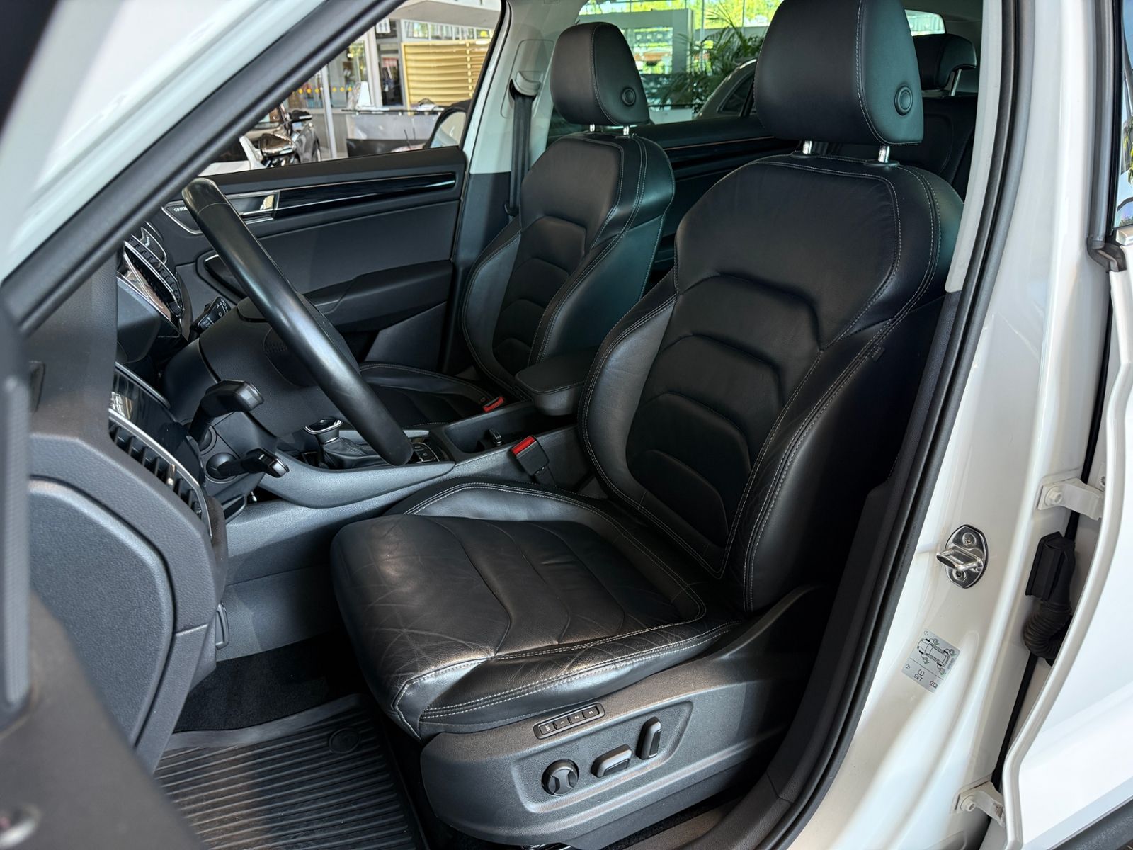 Fahrzeugabbildung SKODA Kodiaq Style 4x4 AHK ACC StHZ CANTON LEDER MEMO