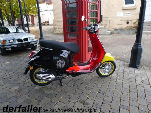 Vespa Primavera 50 Mickey Mouse Edition