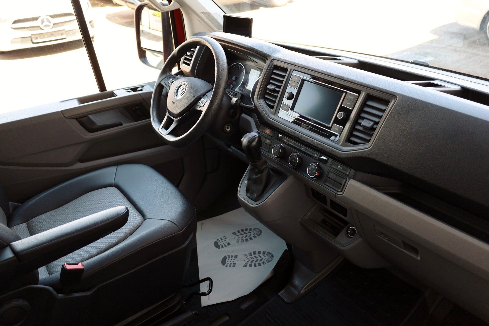 Fahrzeugabbildung Volkswagen Crafter Pritsche 35 DOKA lang 4M Massage,ACC,AHK