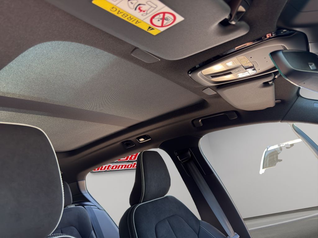 Fahrzeugabbildung Volvo XC40 B4 B DKG Ultra Black Edition+SOFORT