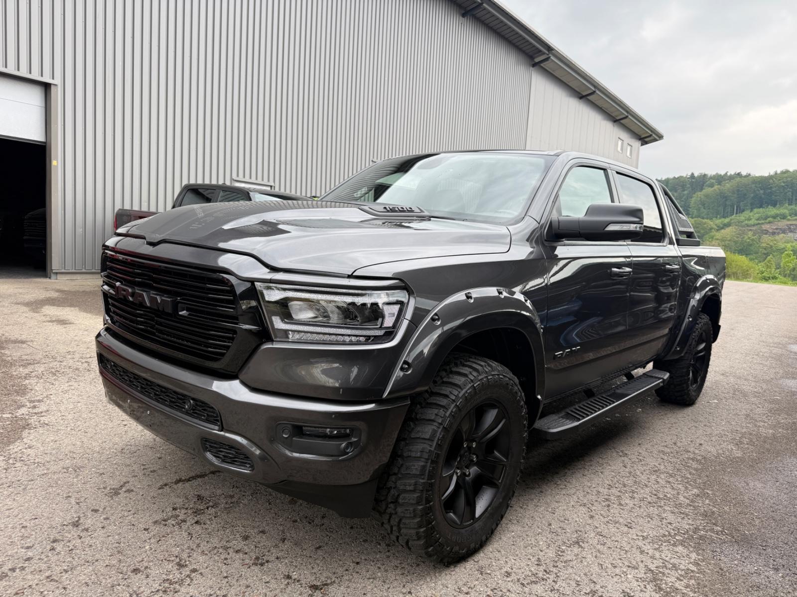 Dodge RAM 1500 HEMI 5.7 CREW CAB SPORT HOCH & BREIT