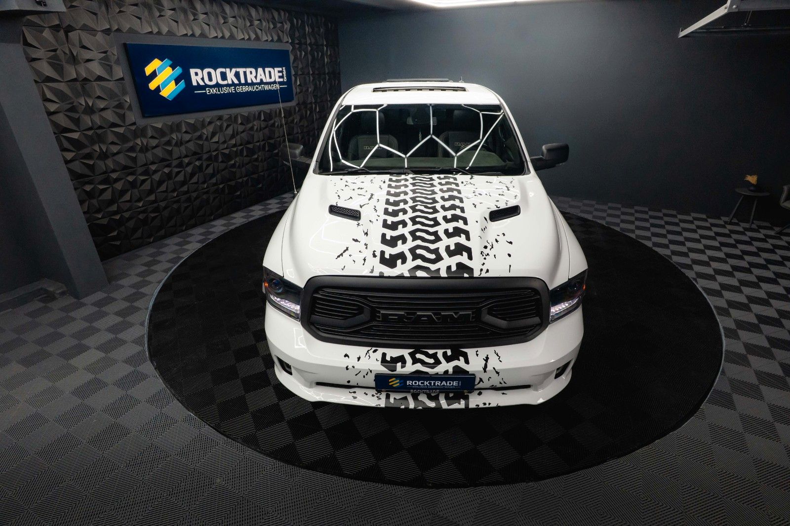 Fahrzeugabbildung Dodge RAM 5.7 V8 HEMI 4x4 OFFROAD Night-Paket *LED*AHK