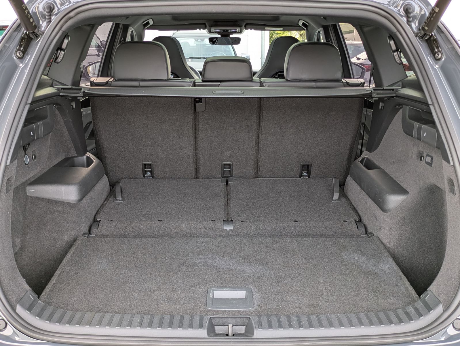 Fahrzeugabbildung Volkswagen Tayron 2.0 TDI 4M R-Line 7Si*MATRIX*AHK*PANO*HUD