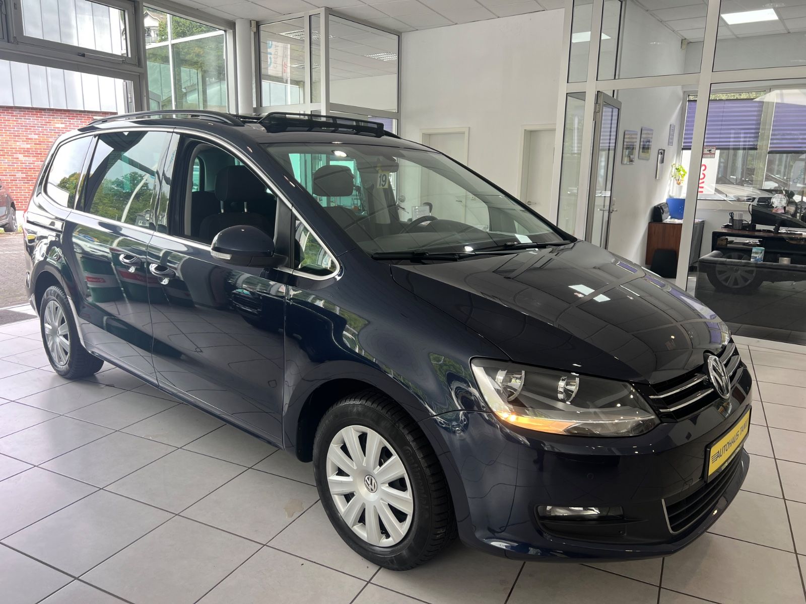 Fahrzeugabbildung Volkswagen Sharan 2.0 TDI Comfortline * PANO* R.KAMERA *AHK