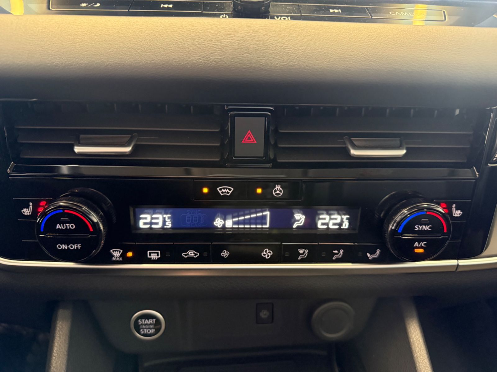 Fahrzeugabbildung Nissan Qashqai Acenta 360° Kamera Navi, Winterpaket.