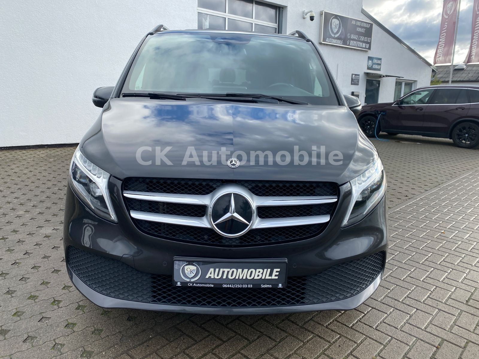 Fahrzeugabbildung Mercedes-Benz V 300 d EDITION 4MATIC lang/7Sitze/Navi/Kam./LED
