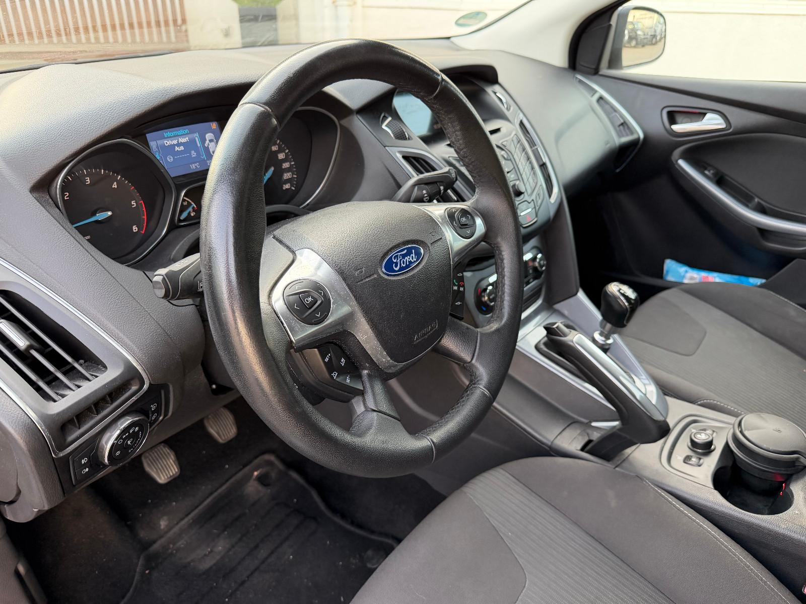 Ford Focus 2011 — photo 11
