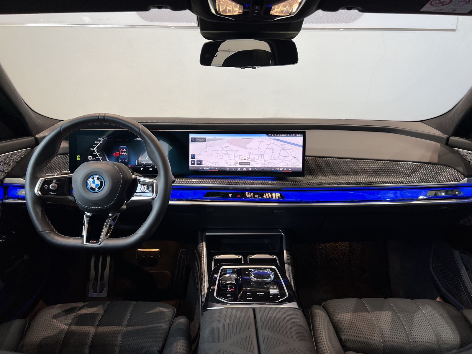 Fahrzeugabbildung BMW i7 M70 xDrive Limousine Automatiktüren B&W Surro