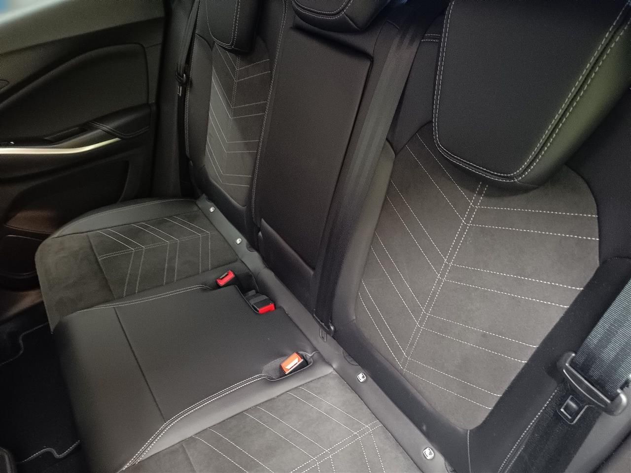 Fahrzeugabbildung Opel Grandland Elegance PHEV 165 KW Automatik