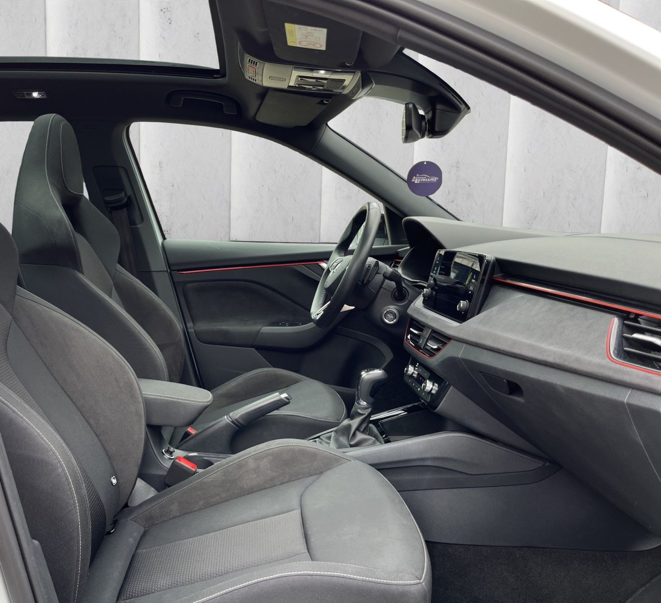 Fahrzeugabbildung SKODA Kamiq DSG*Pano*Vico*Kamera*PDC*Sportdesign*LED**