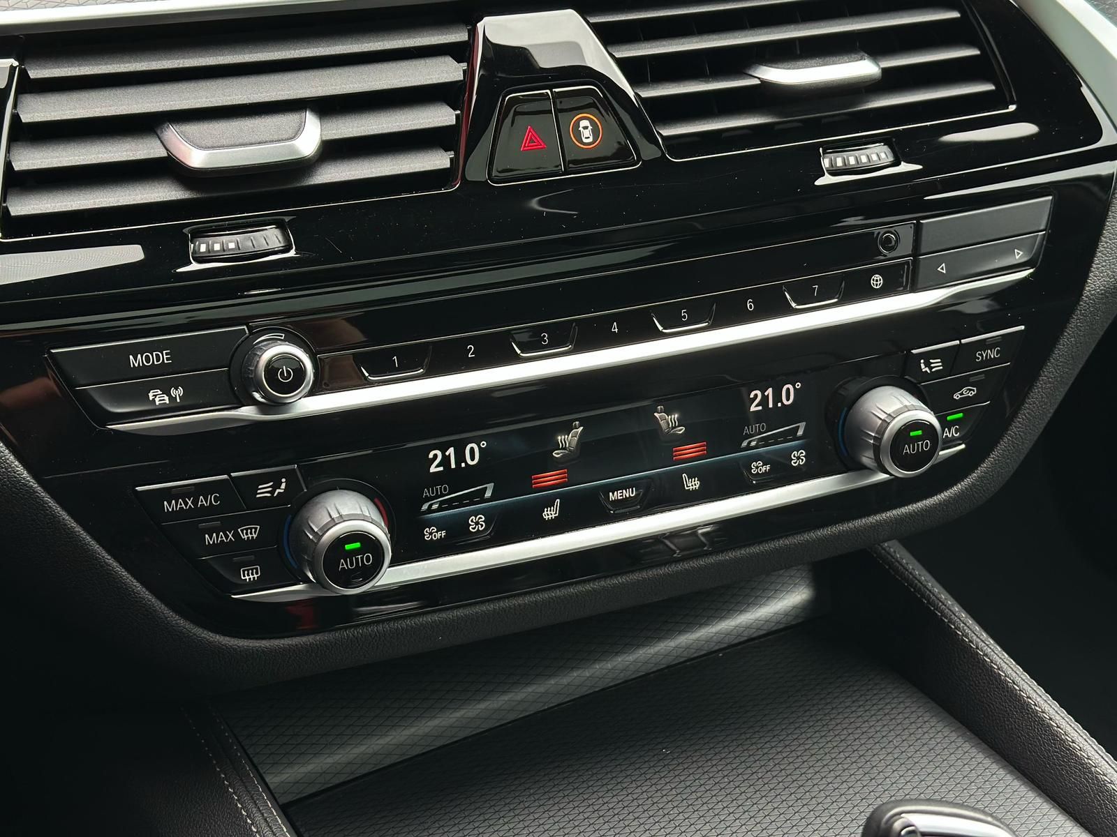 BMW 530i xDRIVE M SPORT PAKET SHADOW  LASER#HUD#ACC - Image 15