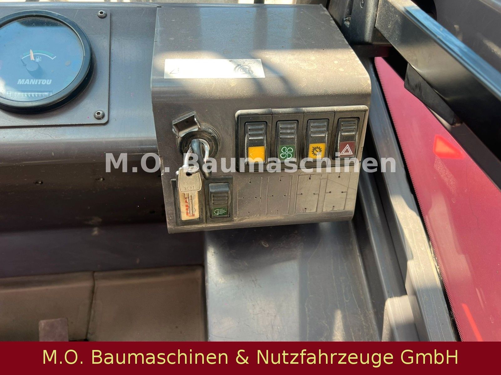 Fahrzeugabbildung Manitou MC 30 / Drehkranz / SS /Duplex / 3t / 4m /