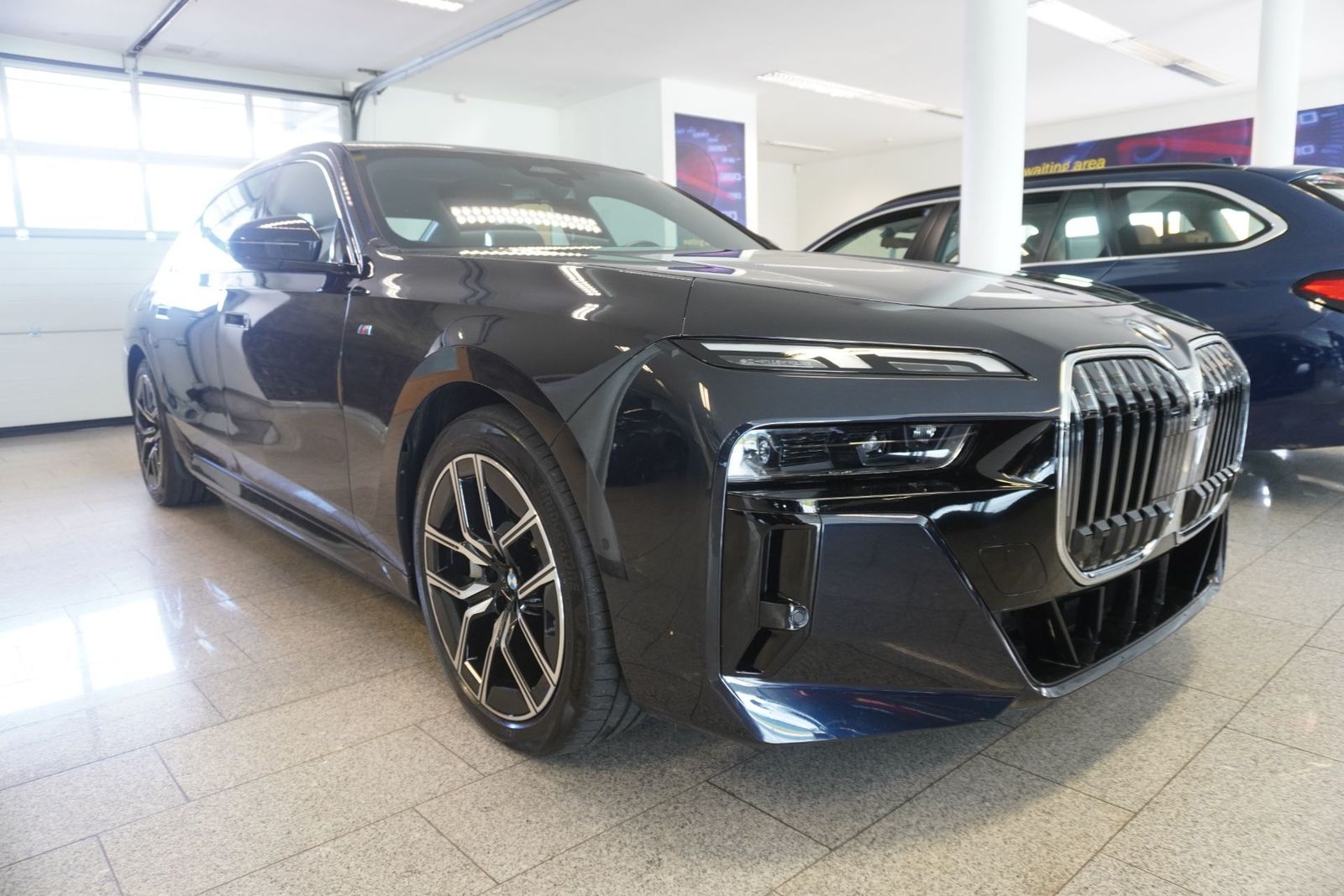 BMW 750 e xDrive M Sport/Panorama/B&W/Massage imagem 3