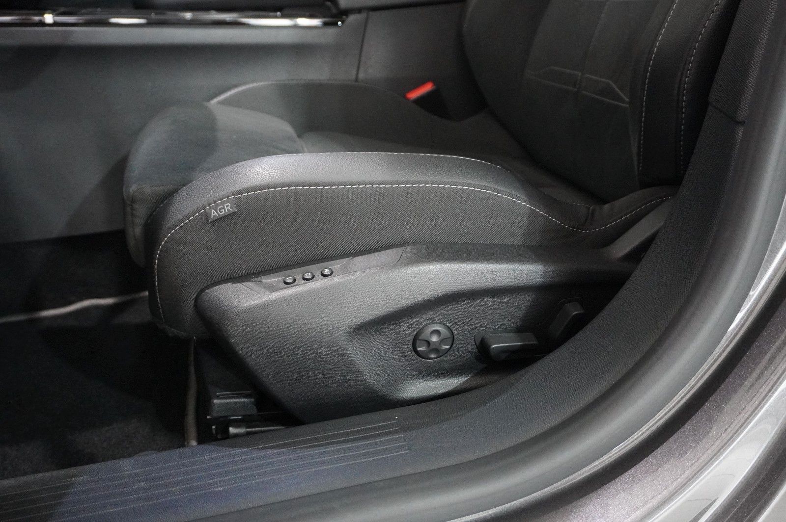 Fahrzeugabbildung Opel Astra L ST 1.2T GS SPORT NAVI/LED/360°/PANO./HUD